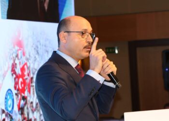 Proje Okullarına Yönetici ve Öğretmen Atama Sistemi de Sınav Esasına Göre Düzenlenmelidir.