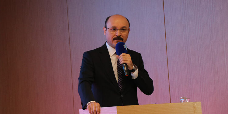 Eğitim ve Okul Süreciyle İlgili En Yetkin Kişi Öğretmendir.