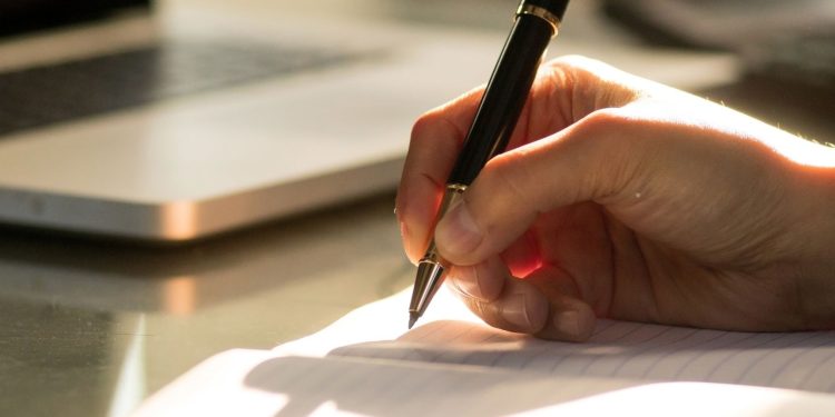 DMK‘YA GÖRE MEMURUN AMİRİ BELLİDİR