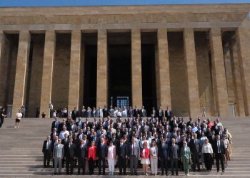 “TÜRK DÜNYASI EĞİTİM KURULTAYI” KAPSAMINDA ANITKABİR’E ANLAMLI ZİYARET