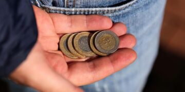 Kamu Çalışanları Geçim Sıkıntısından Kurtarılmalıdır.