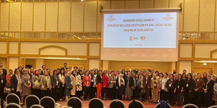 Kadın Komisyonları Genel Koordinatörü Gül, “Kadının Güçlenmesi Strateji Belgesi ve Eylem Planı” Hazırlık Toplantısına Katıldı.