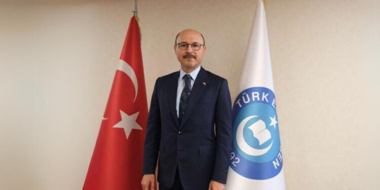 AKADEMİSYENLERİMİZİ BİLİM ÜRETMEYE KÜSTÜRMEYİN! 